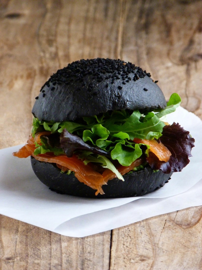 sandwich au charbon végétal