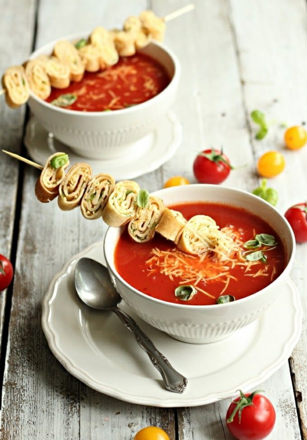 Brochette apéro - 70 idées de recettes qui mettent de l'eau à la bouche crêpe au fromage basilic soupe à la tomate