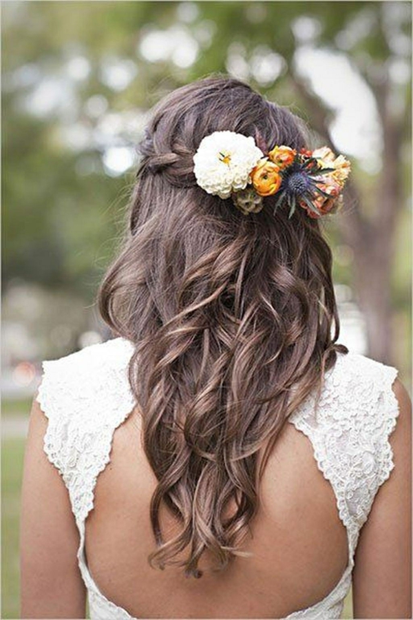 coiffure mariage tresse couronne mèches tombant en cascade fleurs fraîches
