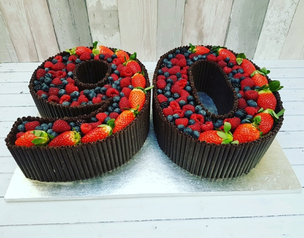 gâteau chiffre anniversaire fruits frais