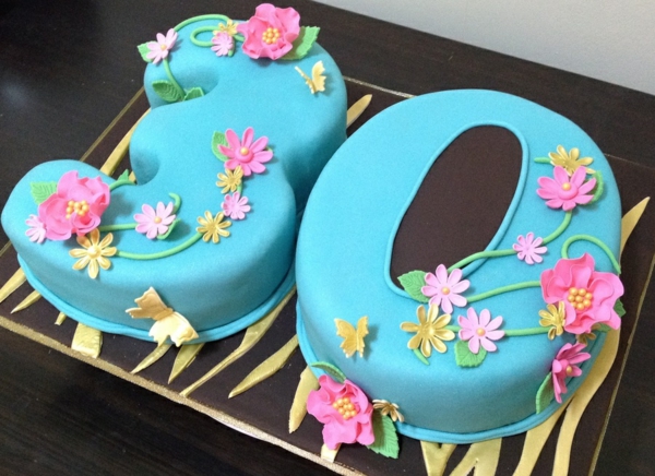 gâteau chiffre anniversaire pâte à sucre