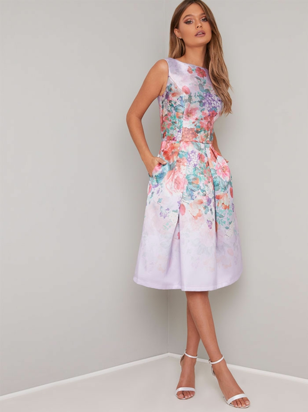 robe invitée mariage tendances 2019 robe couleur pastel motif floral sans manches