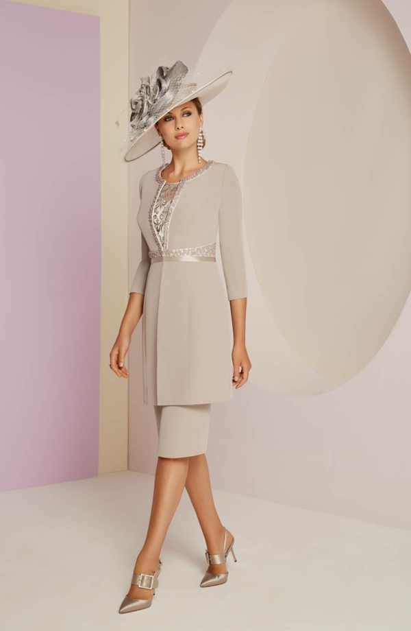 robe invitée mariage tendances 2019 robe élégante gris pâle double épaisseur broderie argentée