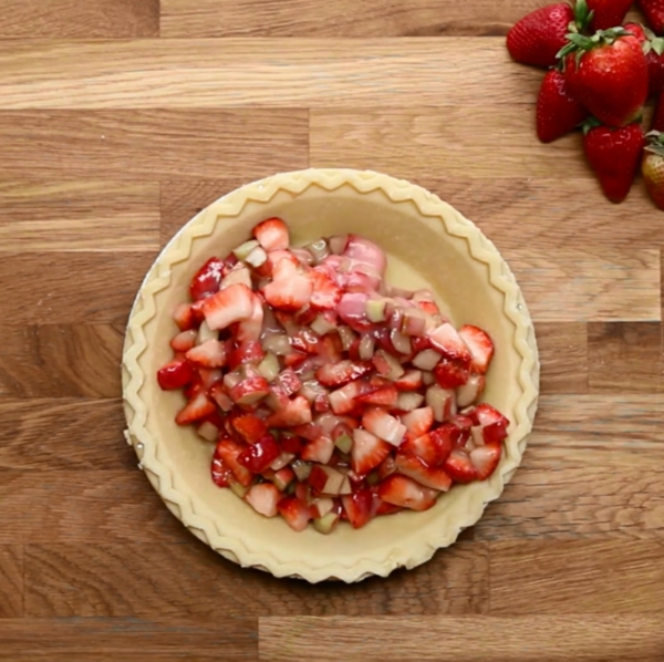 Recette tarte à la rhubarbe et à la fraise étape 3