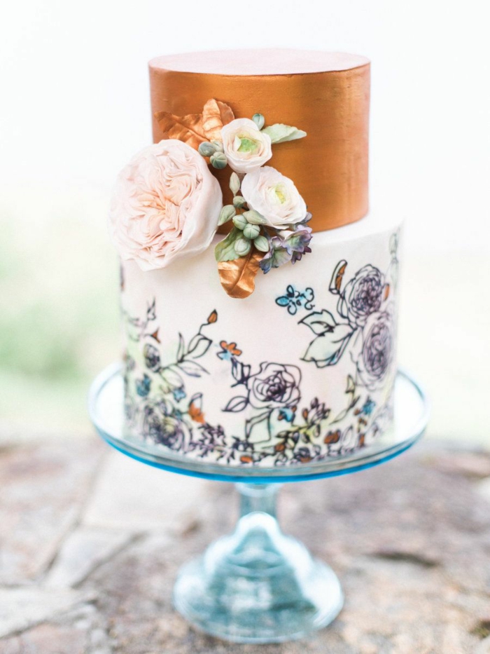 gâteau de mariage magnifique motifs floraux