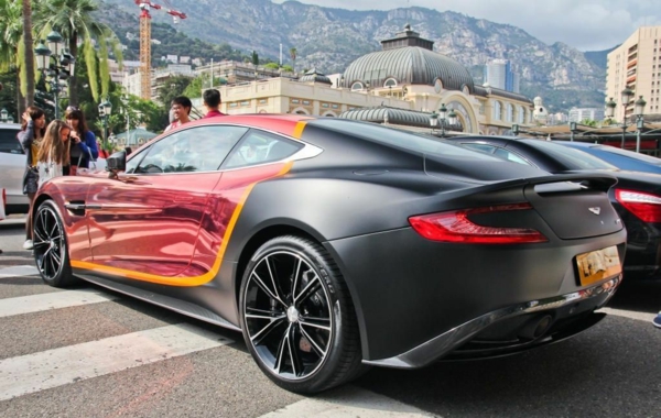 Wrapping voiture avantages et 50 idées déco à copier Aston Martin Vanquish Matte & Chrome