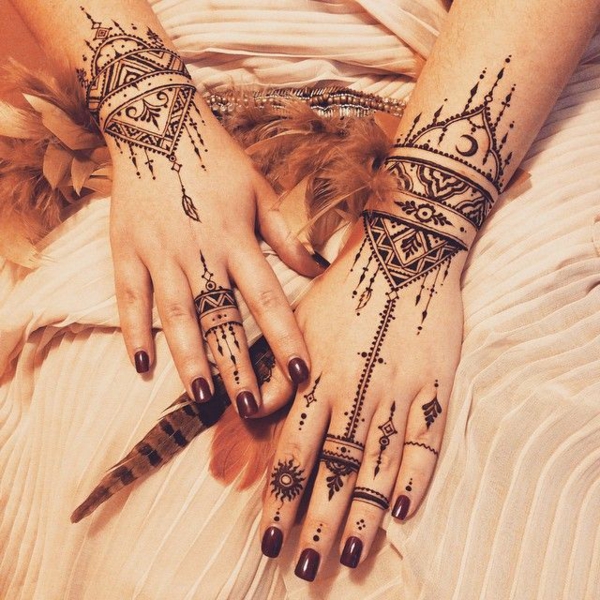 tatouage éphémère au henné femme art
