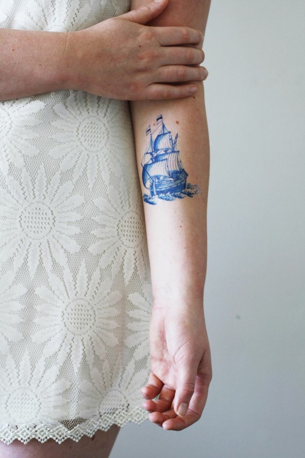 tatouage éphémère au jagua bateau bras femme