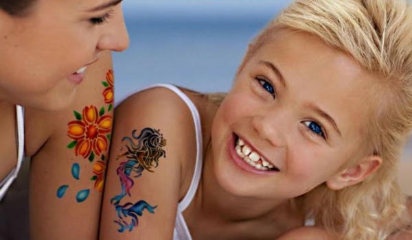 tatouage éphémère coloré aérographe