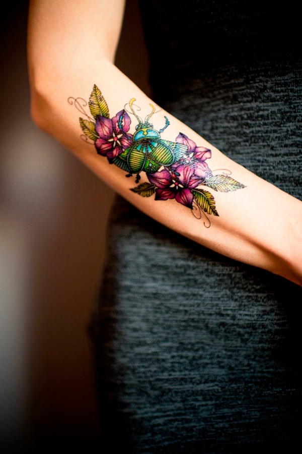 tatouage éphémère à l'aérographe bras femme