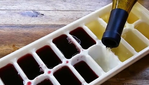 Conserver du vin dans un moule à glace