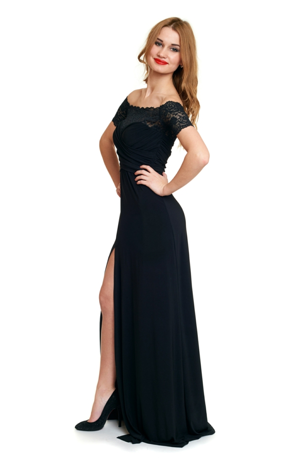 La robe noire longue indémodable