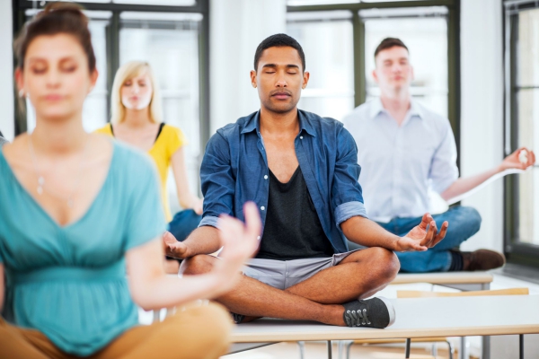 comment gérer le stress du yoga au bureau
