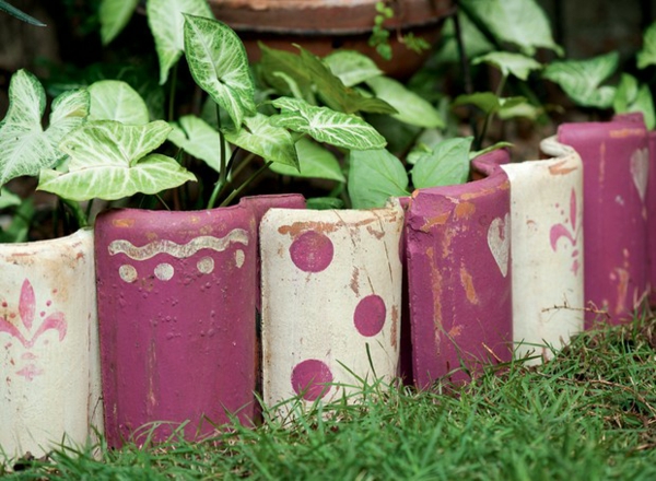 fabriquer déco jardin en tuiles de terre cuite bordure d'allée de jardin diy