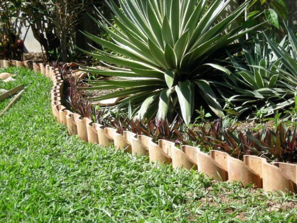 fabriquer déco jardin en tuiles de terre cuite bordure d'allée jardin