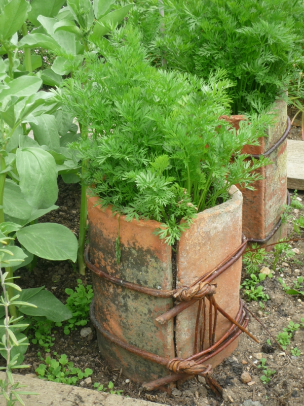 fabriquer déco jardin en tuiles de terre cuite pot pour végétaux diy