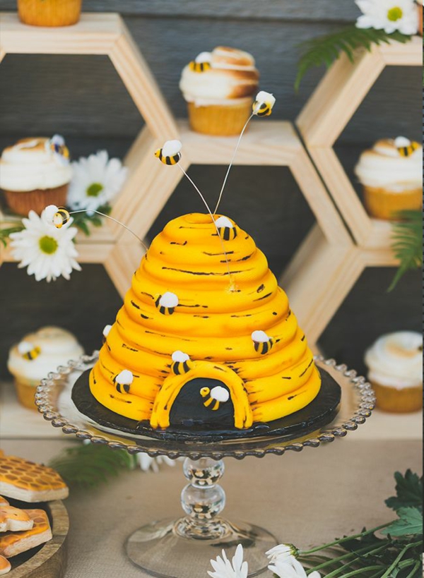 fête d'anniversaire gâteau nid d'abeille