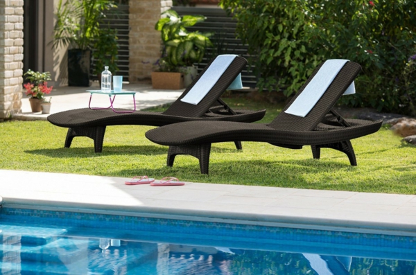 modèle de chaise longue d'extérieur bain de soleil luxueux en rotin foncé