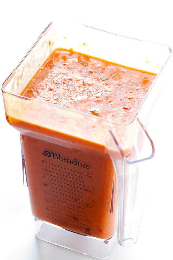recette gaspacho écraser les ingrédients en purée