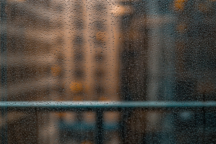 absorbeur d'humidité gouttes d'eau sur la vitre