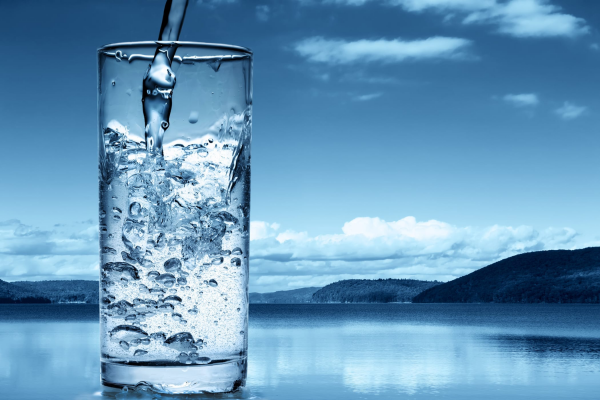 alcaliniser l’eau boire de l’eau alcalinisée