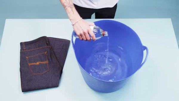 comment laver les jeans correctement attention au détergent
