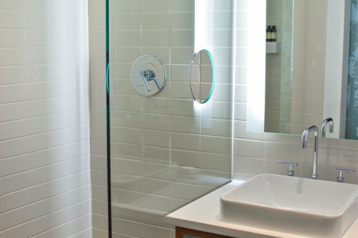salle de baiuns éviter la moisissure absorbeur d'humidité