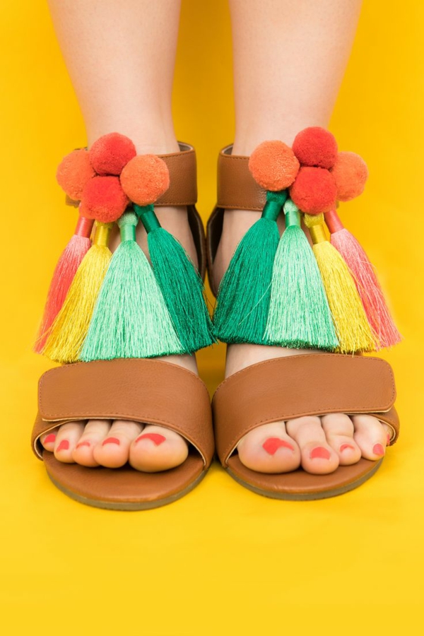 sandales pompon et grands glands colorés femme à faire