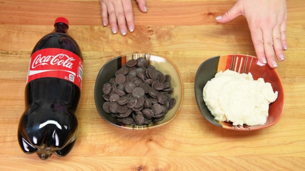 Preparer Le Gateau Bouteille De Coca Pour Impressionner Vos Invites