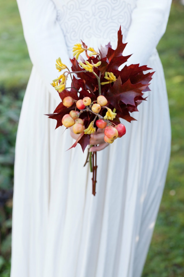 bouquet de mariée automnal feuilles d'érable fruits d'automne