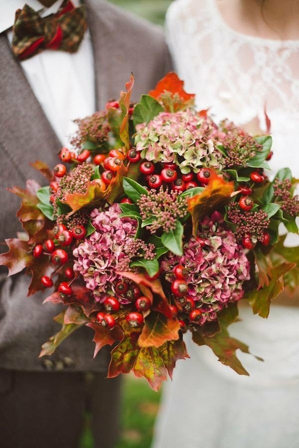 bouquet de mariée automnal hortensias baies
