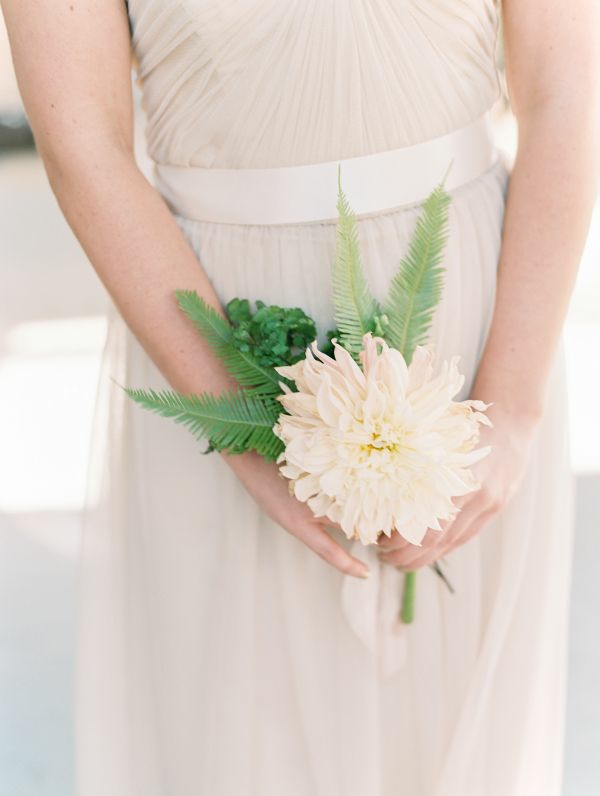 bouquet de mariée automnal minimaliste chrysanthème