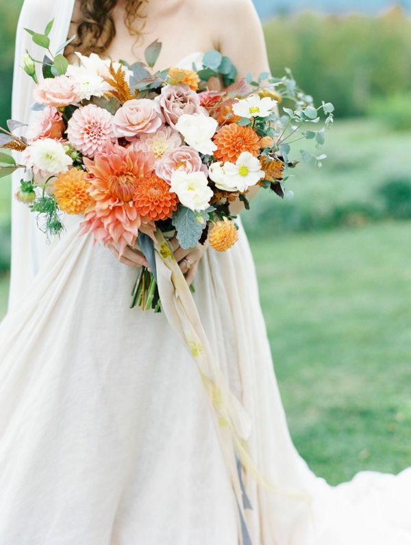 bouquet de mariée automnal roses chrysanthèmes dahlias