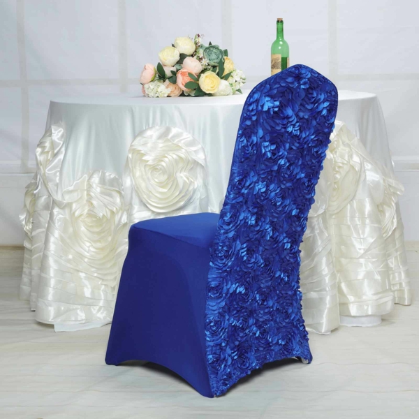 déco mariage housses de chaises en bleu royal