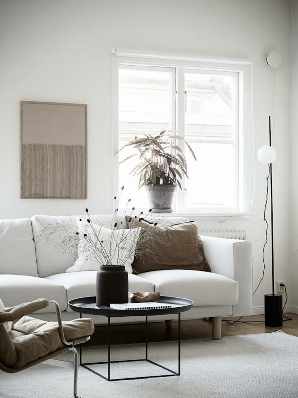 déco salon scandinave 2020 murs blancs table de café ronde en métal