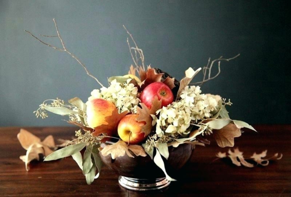 décoration florale automnale pommes hortensias feuilles
