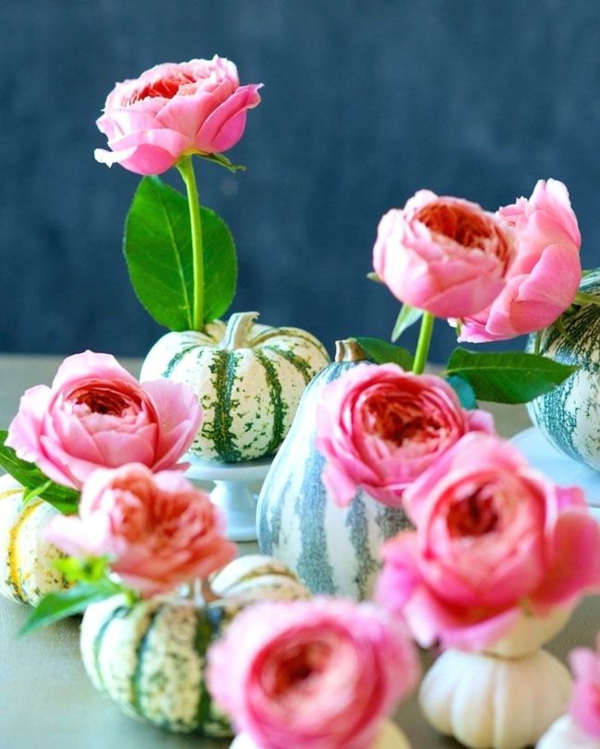 décoration florale d'automne roses mini-citrouilles