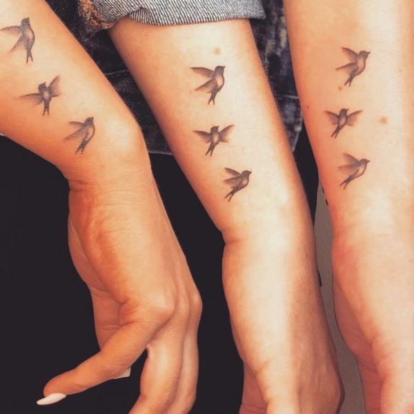 tatouage complémentaire oiseaux pour soeurs