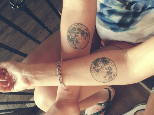 tatouage complémentaire planète pour soeurs