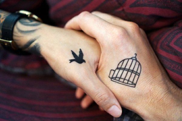 tatouage complémentaire pour couple cage et oiseau