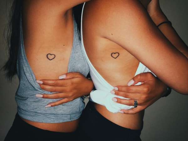 tatouage complémentaire pour soeurs coeur