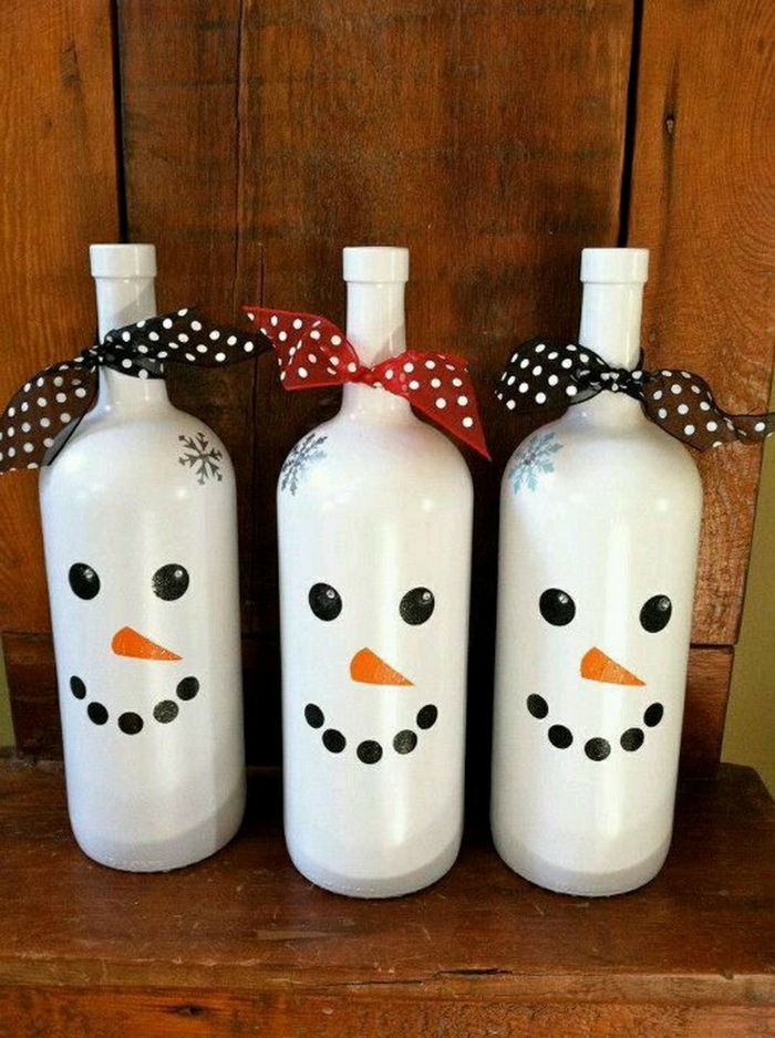 bouteilles de vin recyclage bonhomme de neige en chaussette idée noël