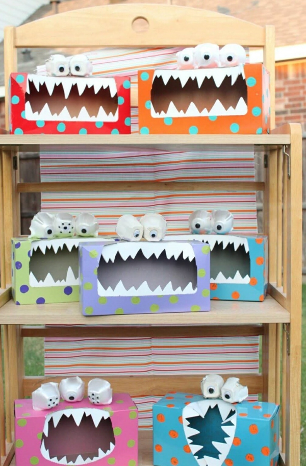 bricolage halloween monstres en boîtes de carton