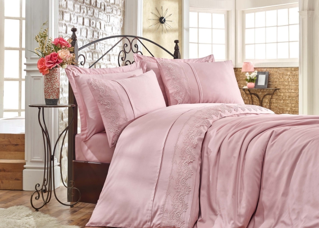 couvre-lit satin rose pastel