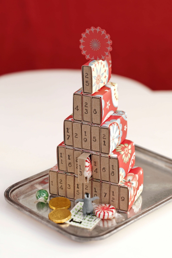 idée de décoration de Noël à fabriquer soi-même calendrier de l'avent fait de boîtes d'allumettes