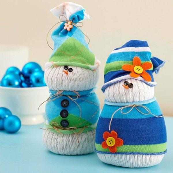 idée de décoration Noël diy bonhommes de neige textile chaussettes