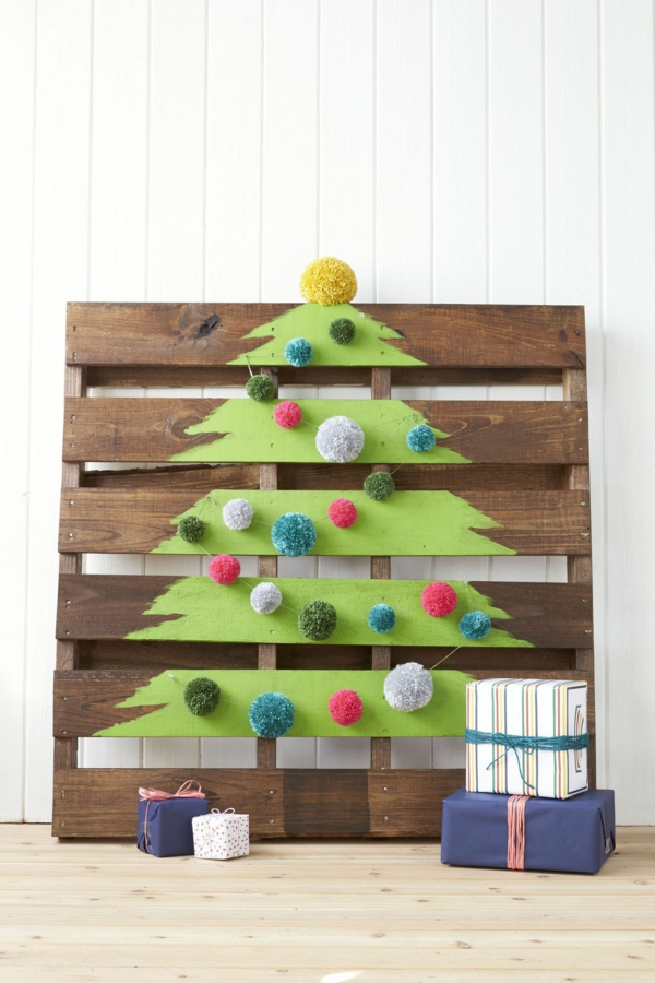 idée de décoration de Noël à fabriquer soi-même sapin fait de palette de bois