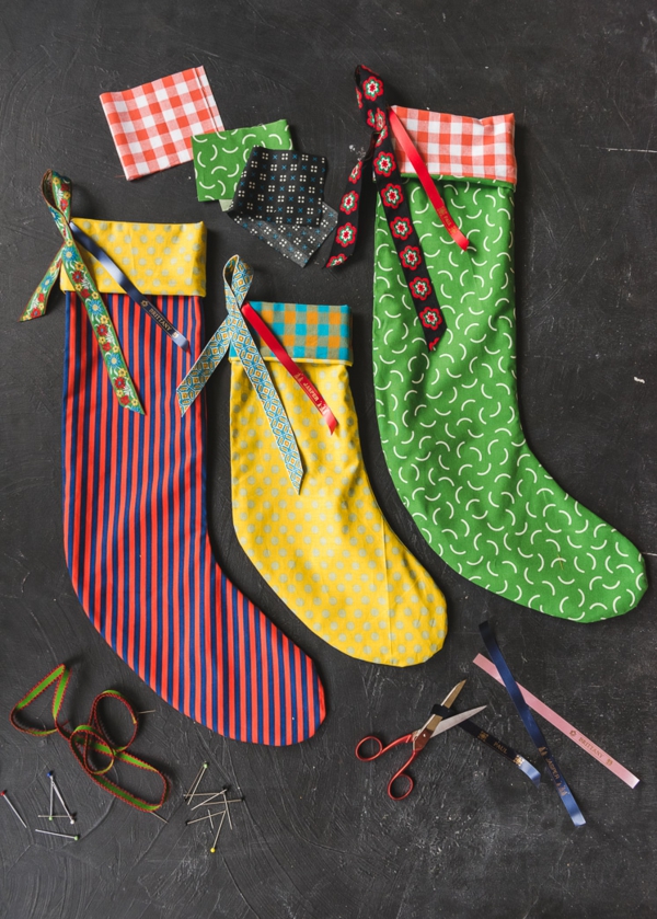 idée de décoration de Noël à fabriquer soi-même chaussettes de noël faites de textile