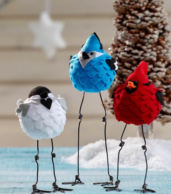 idée déco Noël à fabriquer soi-même oiseaux réalisés à partir de textile et fil métallique