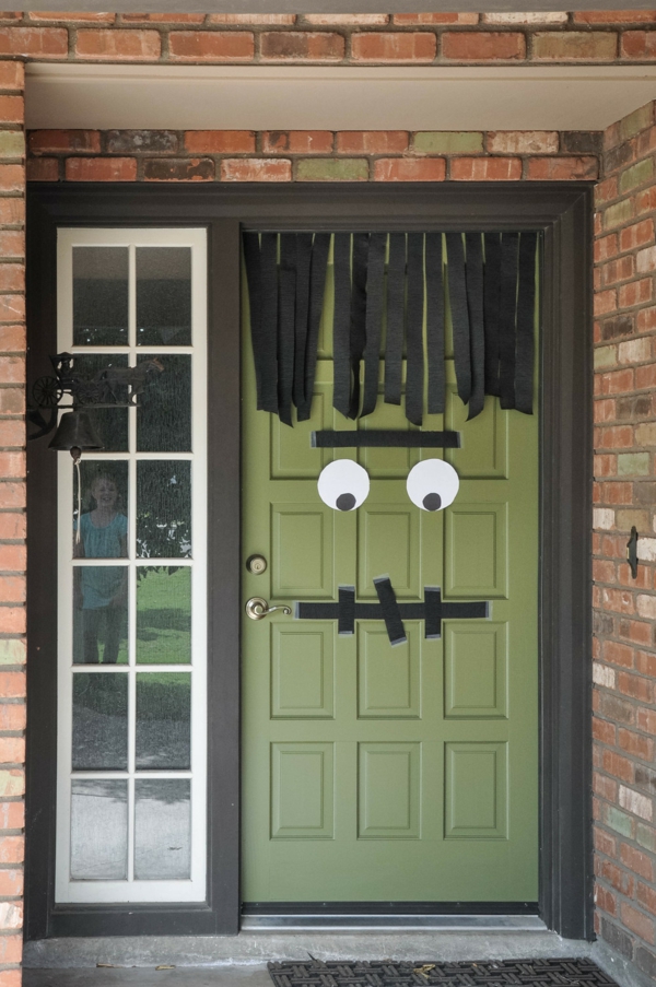 idée de décoration halloween extérieur fait maison déco de porte